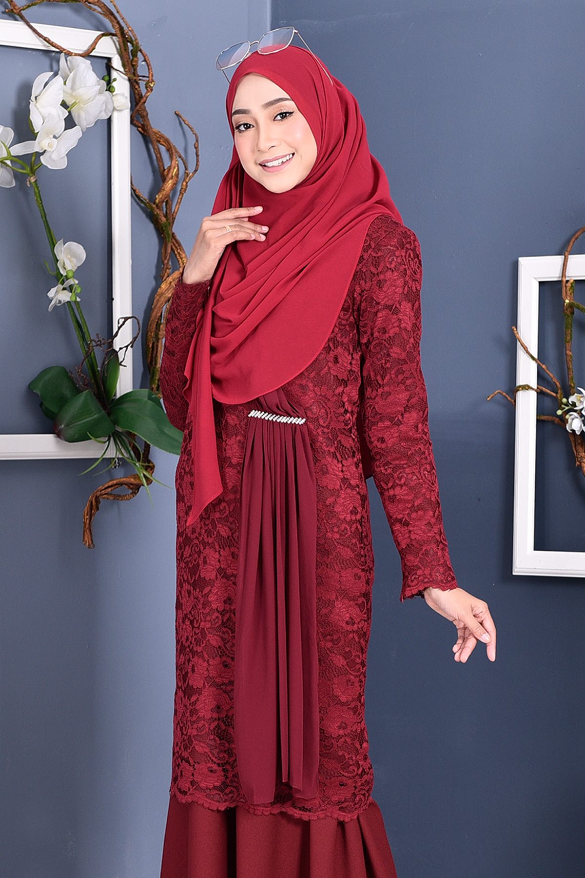 Baju Kurung Lace Sabrina - Vouge Red