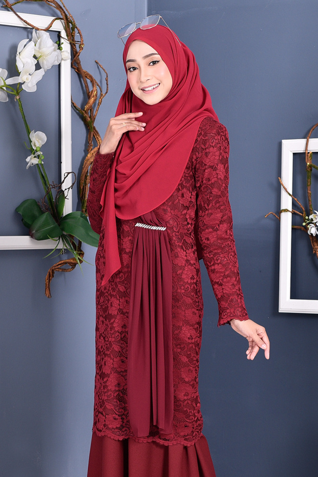 Baju Kurung Lace Sabrina - Vouge Red
