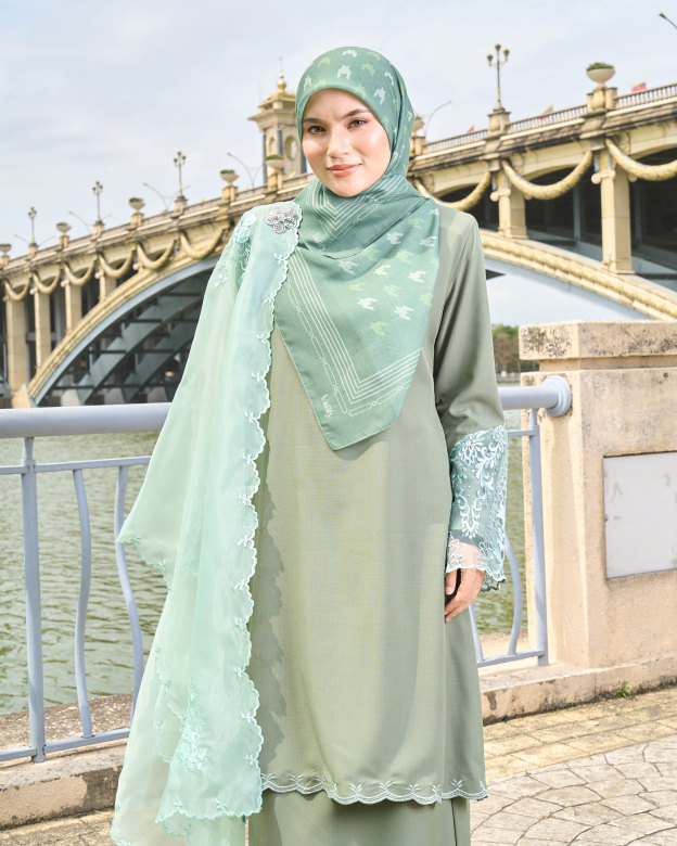 Baju Kurung Sulam Lace Ember