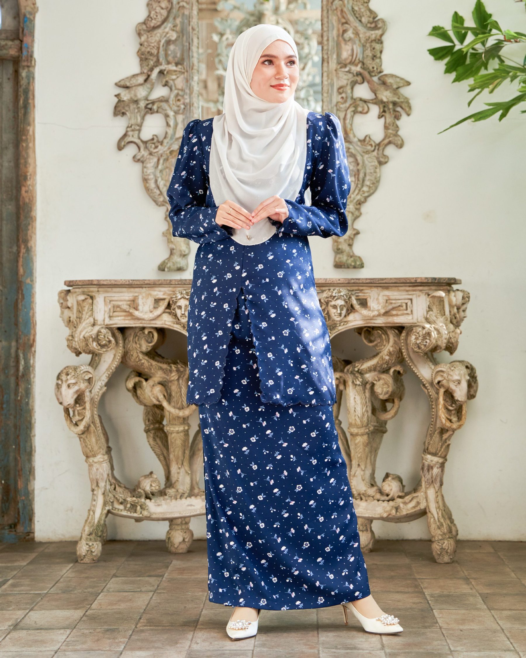 Baju Kurung Sulam Lutfia Laluna X MCC - Daisy Navy Blue