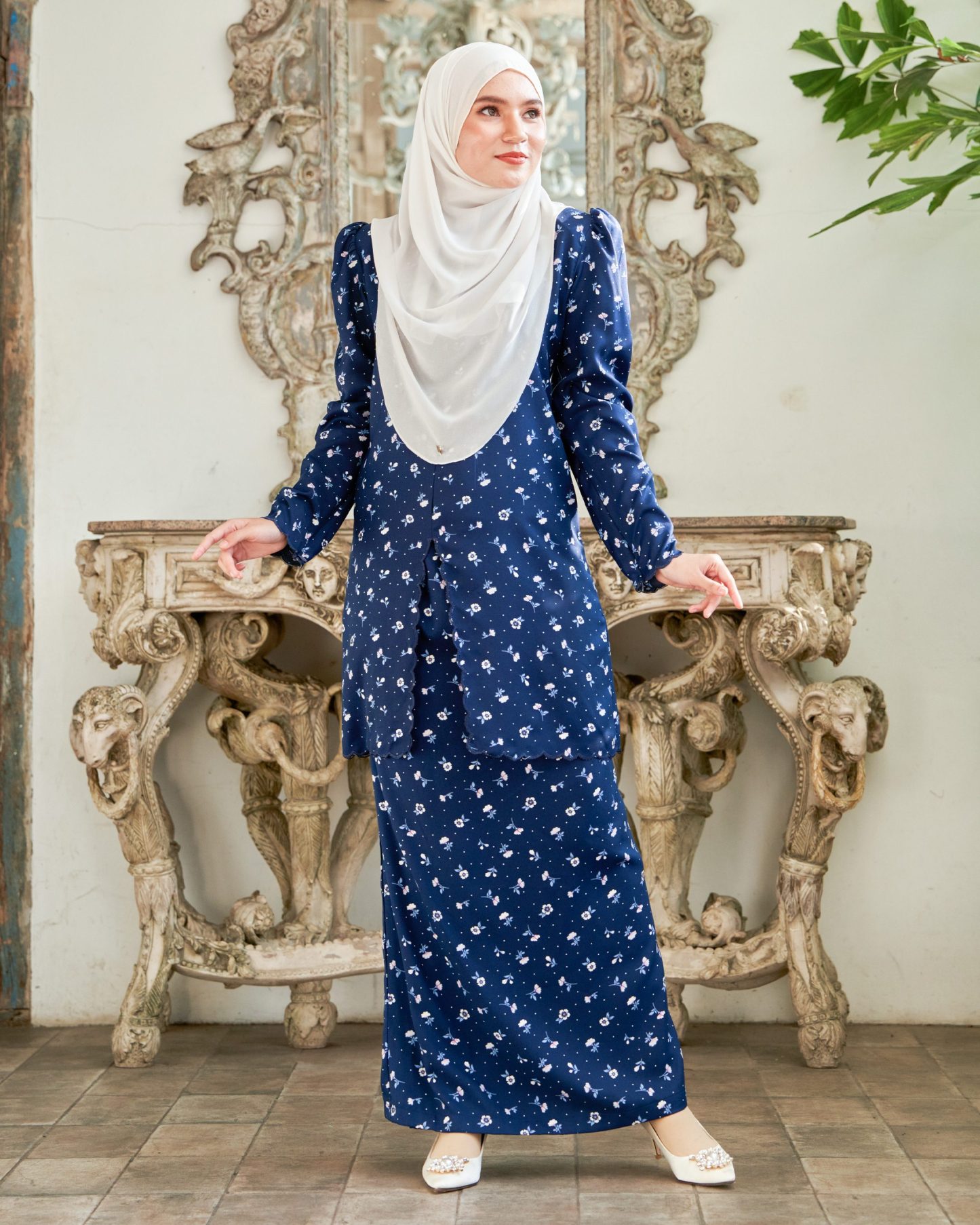 Baju Kurung Sulam Lutfia Laluna X MCC - Daisy Navy Blue