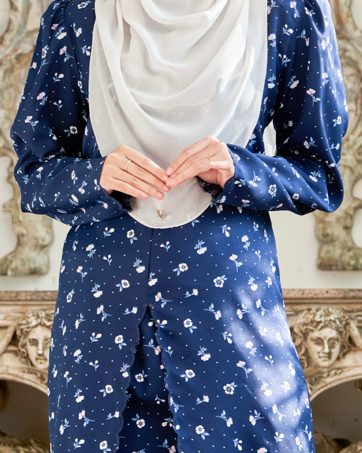 Baju Kurung Sulam Lutfia Laluna X MCC - Daisy Navy Blue