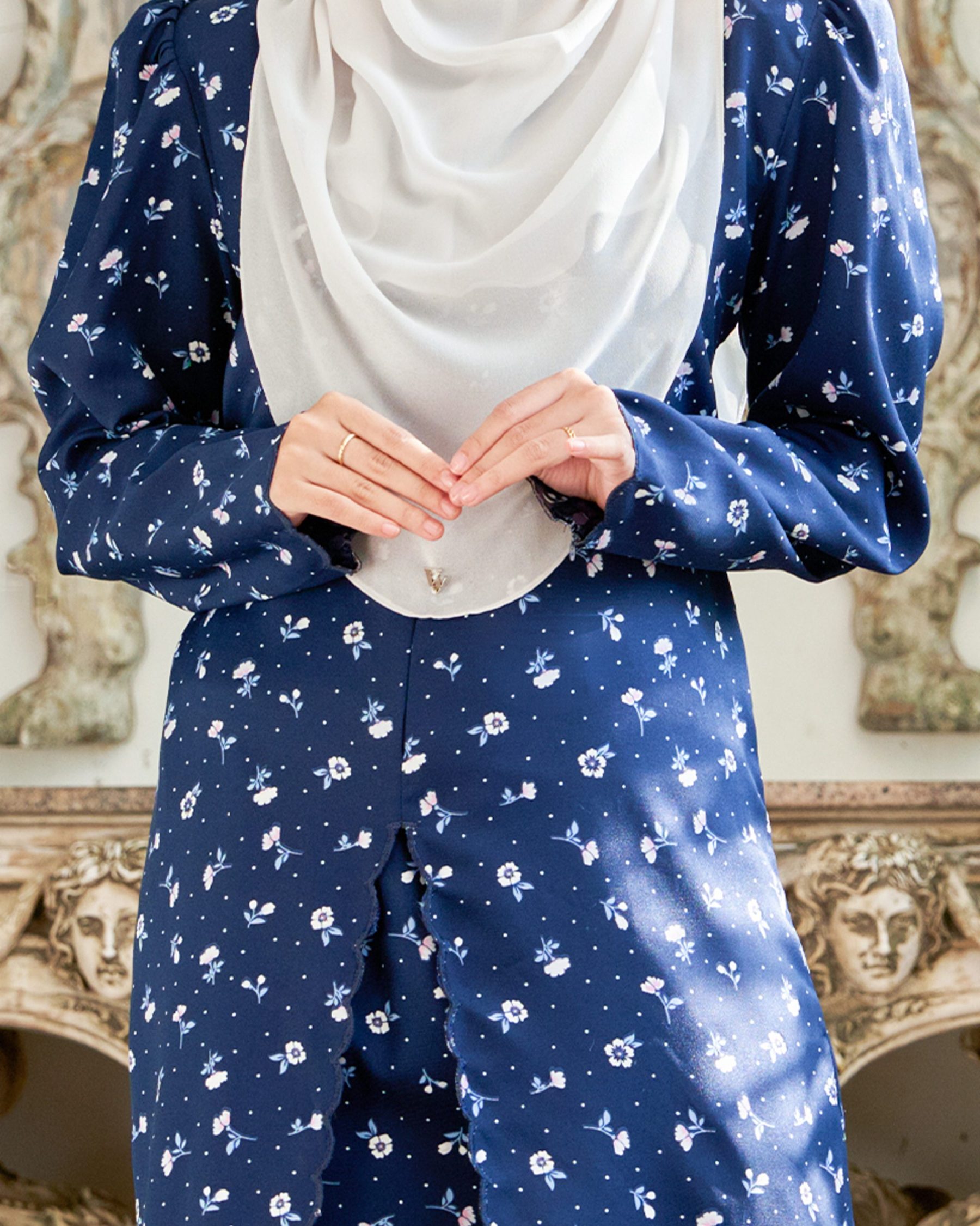 Baju Kurung Sulam Lutfia Laluna X MCC - Daisy Navy Blue
