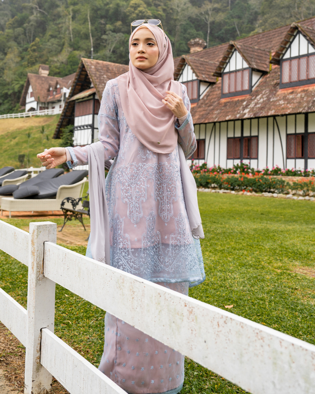 Baju Kurung Riau Lace Aura - Paddle Pinky