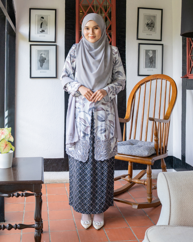 Baju Kurung Sulam Diamante Amia - Pewter Grey
