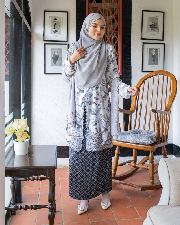 Baju Kurung Sulam Diamante Amia - Pewter Grey