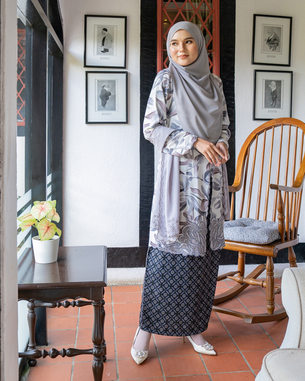 Baju Kurung Sulam Diamante Amia - Pewter Grey
