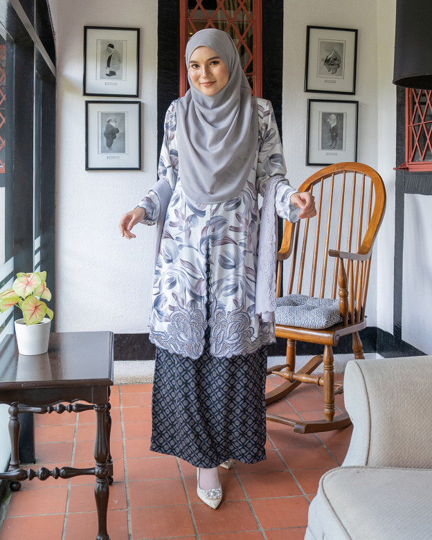 Baju Kurung Sulam Diamante Amia - Pewter Grey