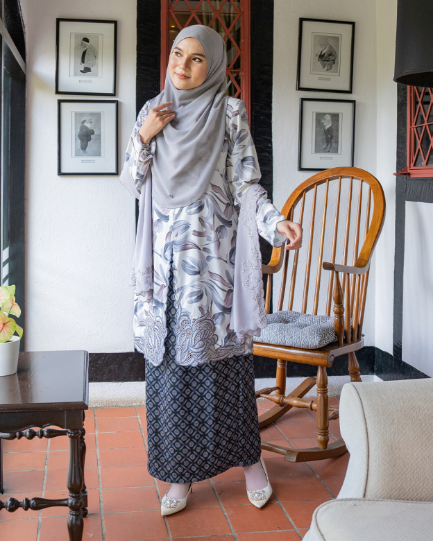 Baju Kurung Sulam Diamante Amia - Pewter Grey