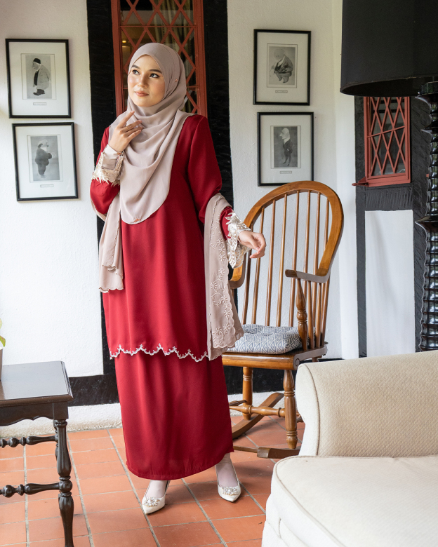 Baju Kurung Sulam Lace Ember - Maroon