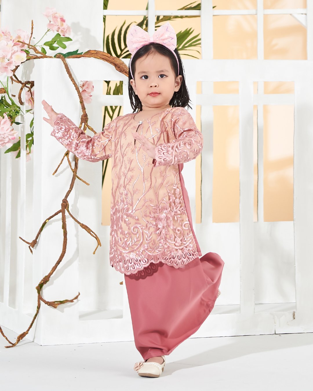 Baju Kurung Lace Aifa Kids - Strawberry Latte