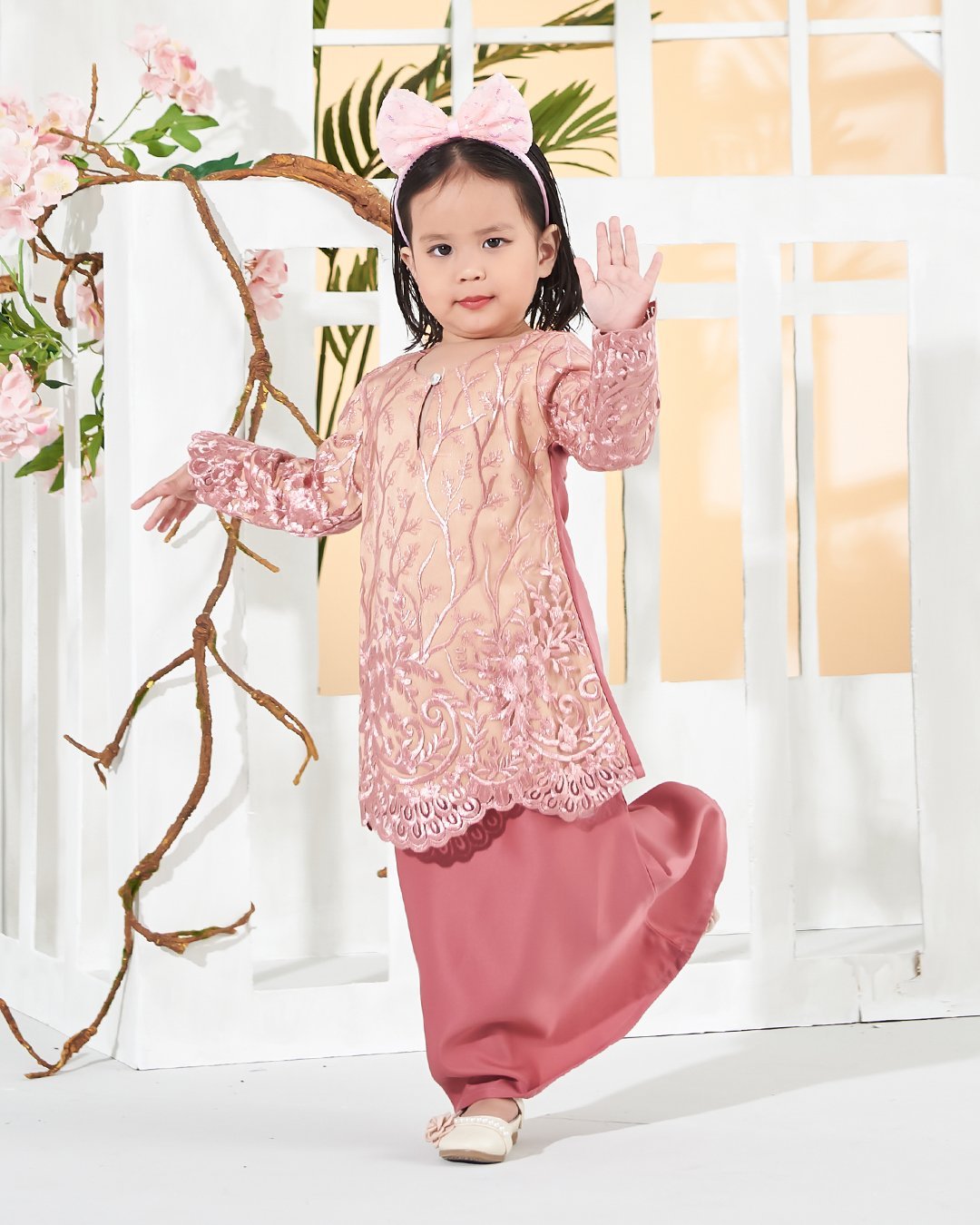 Baju Kurung Lace Aifa Kids - Strawberry Latte