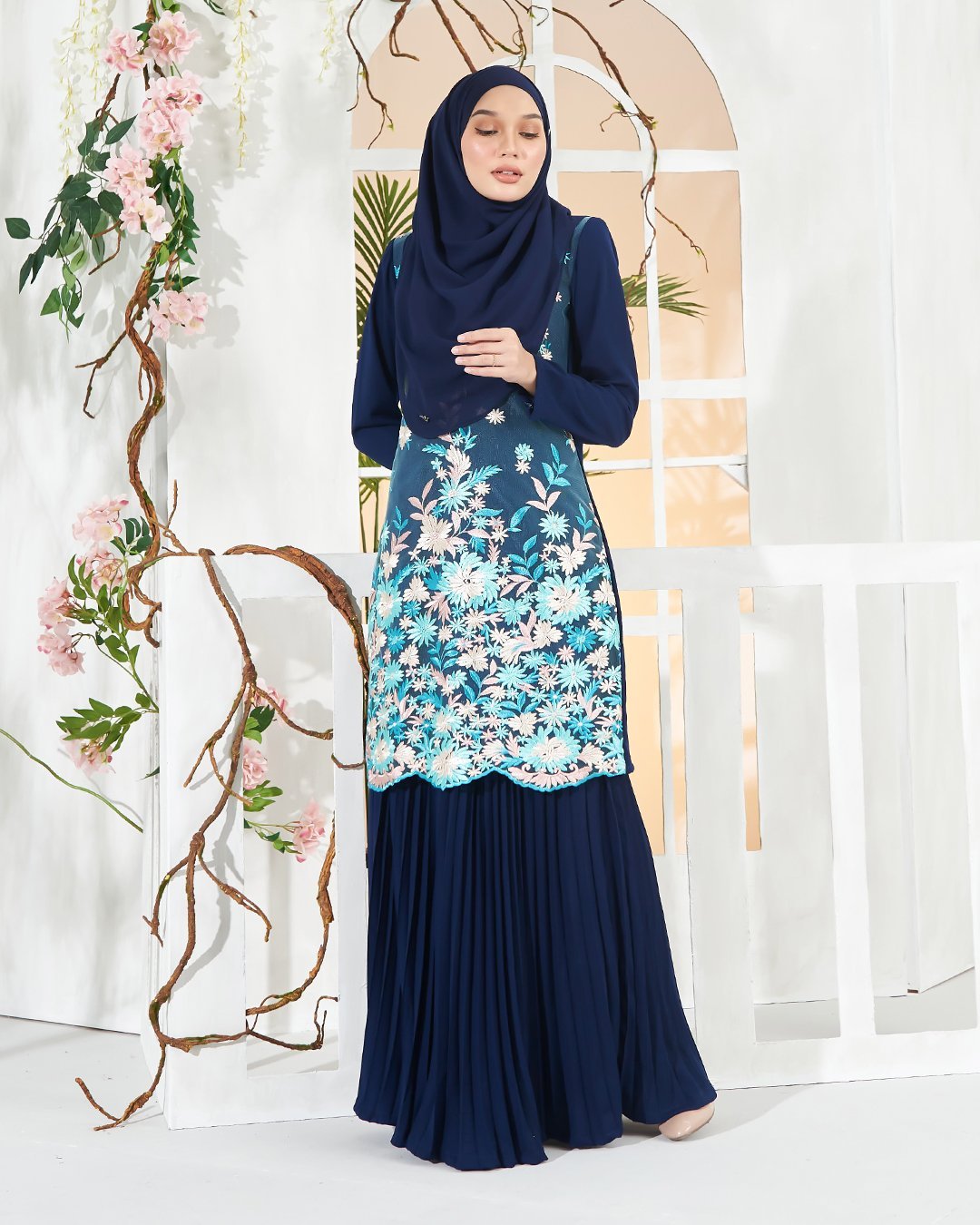 Baju Kurung Lace Baheera - Navy Blue