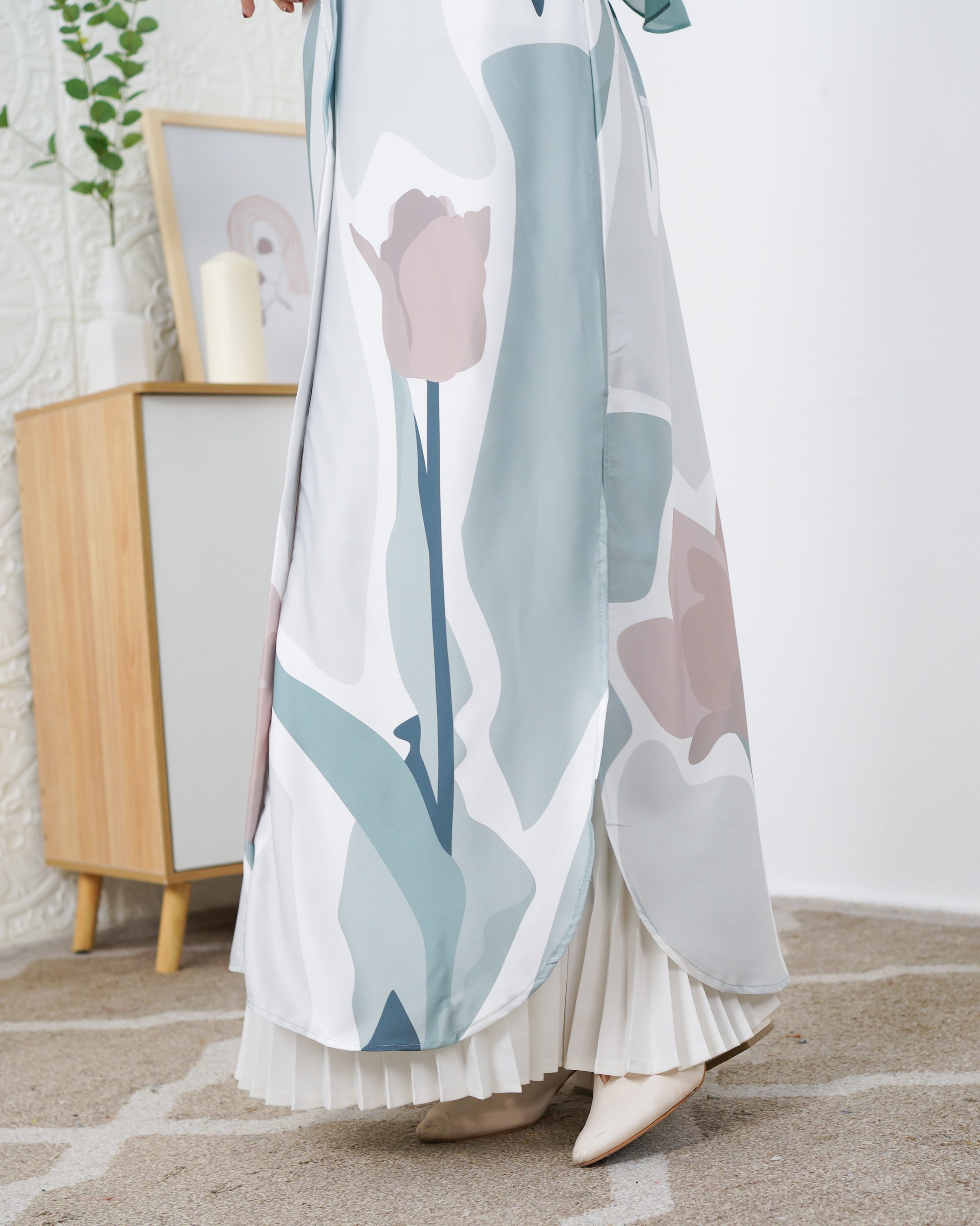 Medi Dress Leiseka Laluna X MCC - Arum Lily