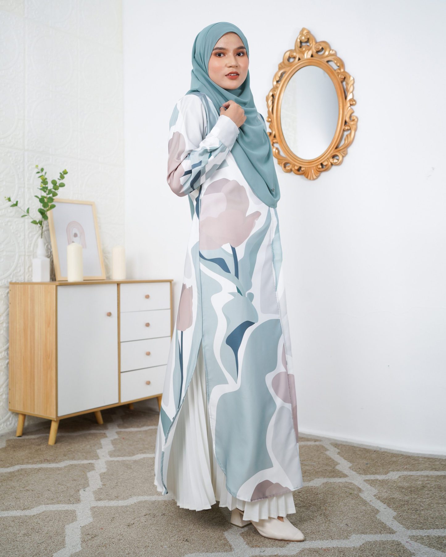 Medi Dress Leiseka Laluna X MCC - Arum Lily