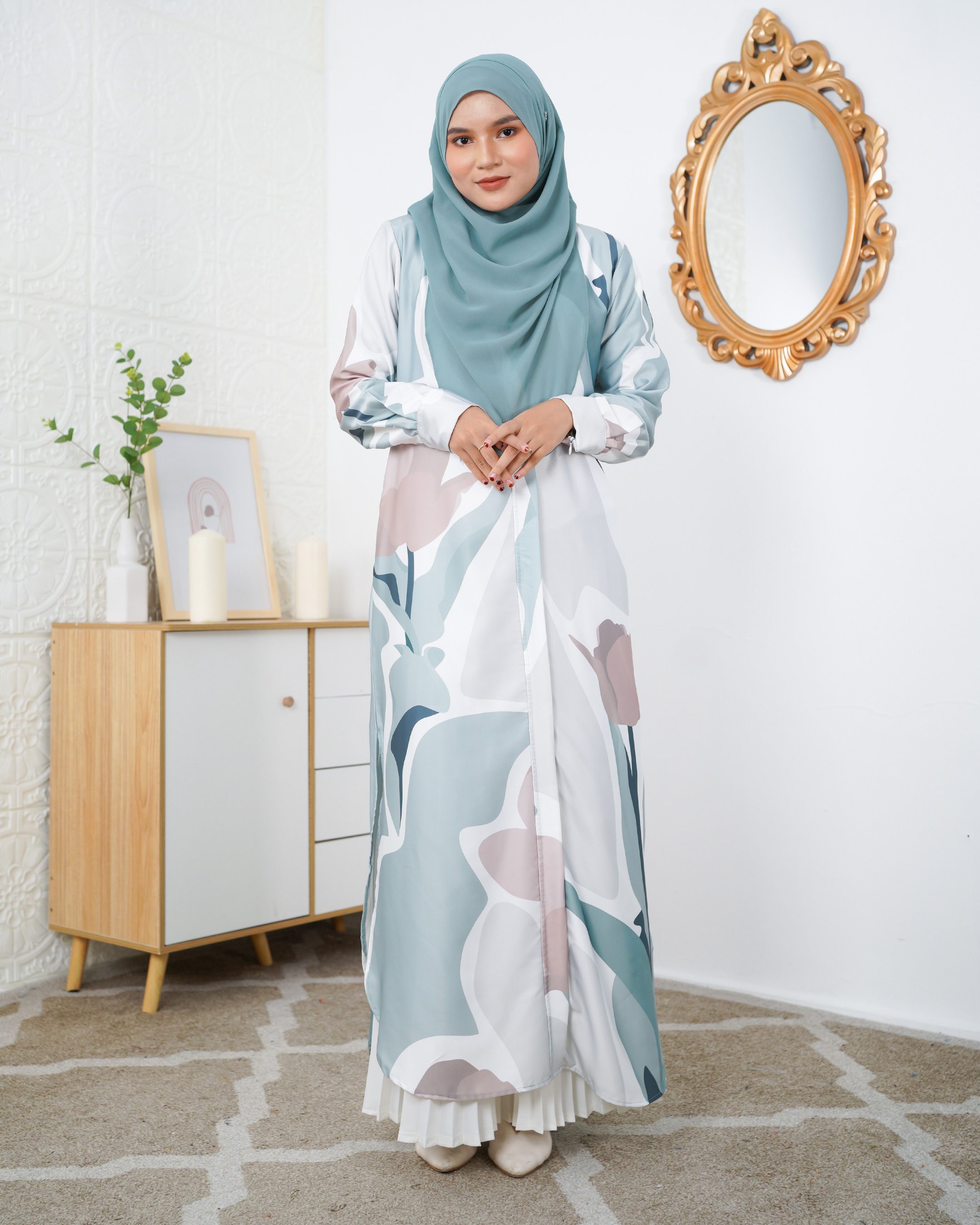 Medi Dress Leiseka Laluna X MCC - Arum Lily