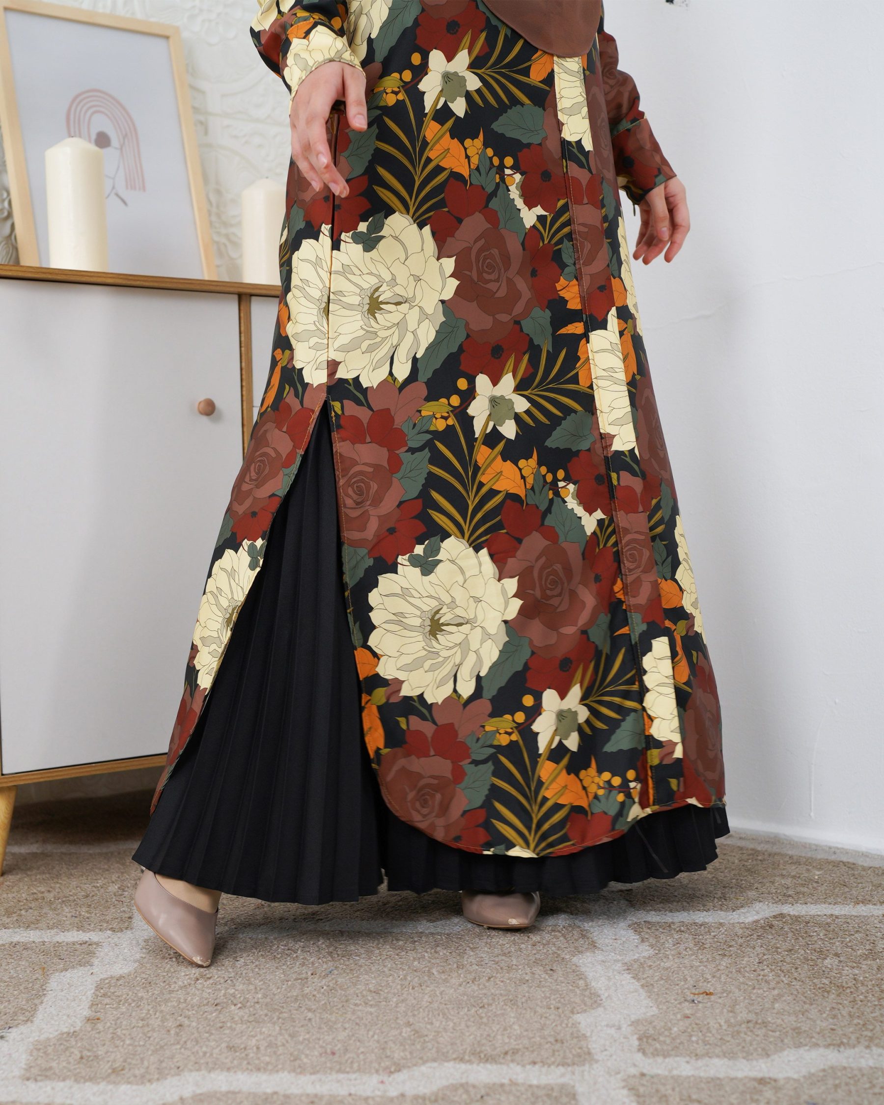 Medi Dress Leiseka Laluna X MCC - Blackie Peony
