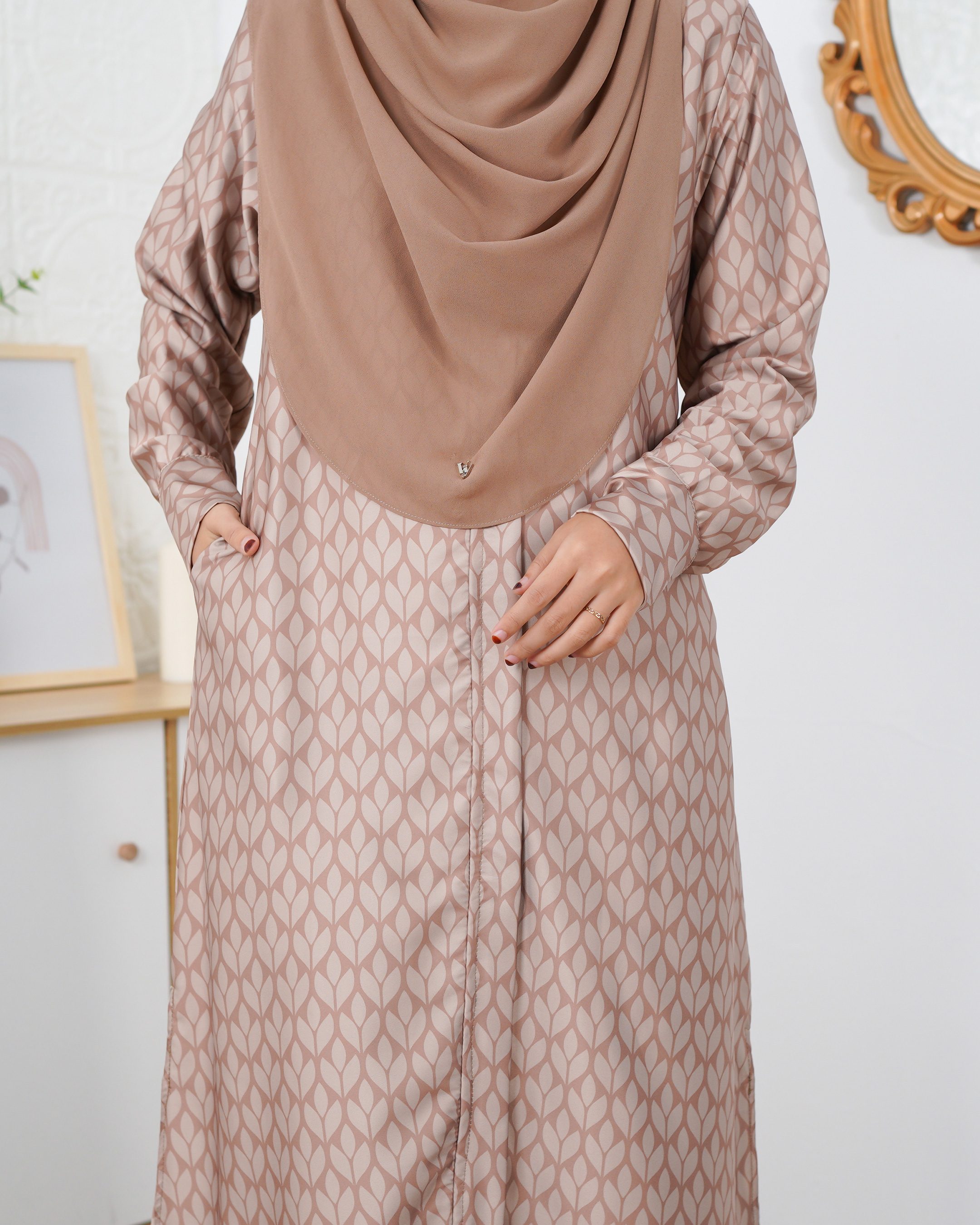 Medi Dress Leiseka Laluna X MCC - Saddle Fern