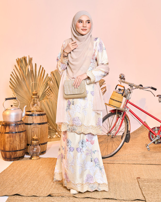 Baju Kurung Sulam Diamante Aurelia Carnation