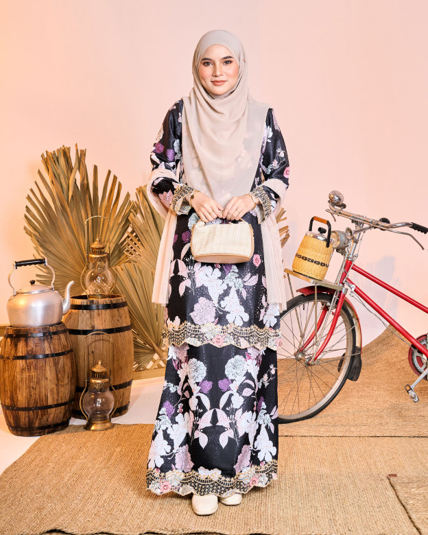 Baju Kurung Sulam Diamante Aurelia Carnation