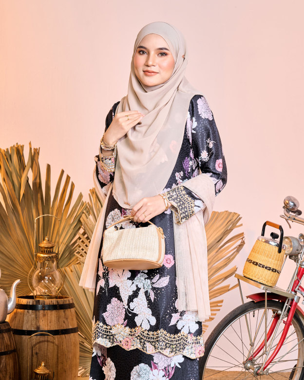 Baju Kurung Sulam Diamante Aurelia Carnation