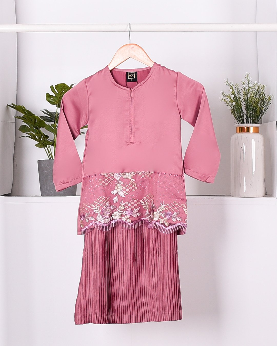 Baju Kurung Lace Pleated Aeni Kids - Thulian Pink
