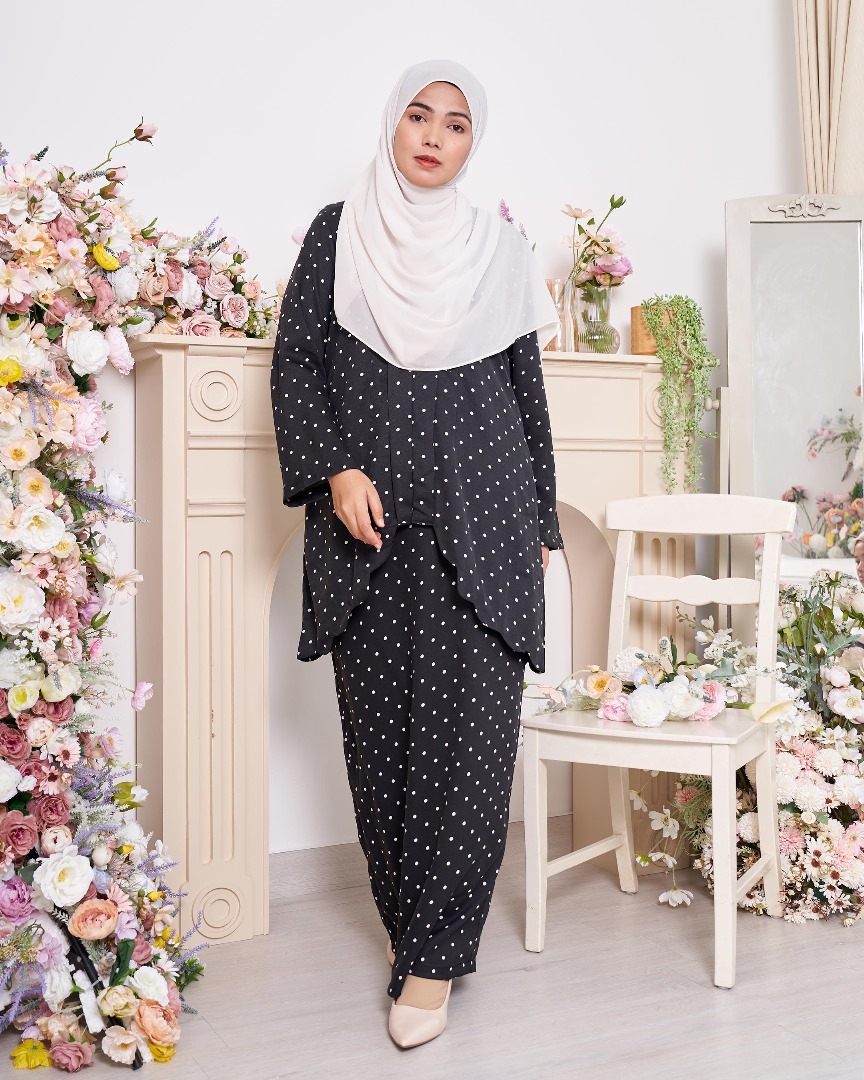 Baju Kebarung Sulam Lara