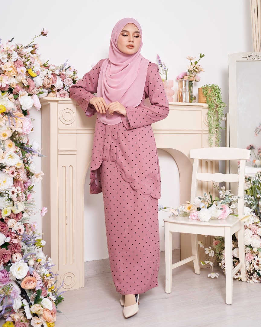 Baju Kebarung Sulam Lara
