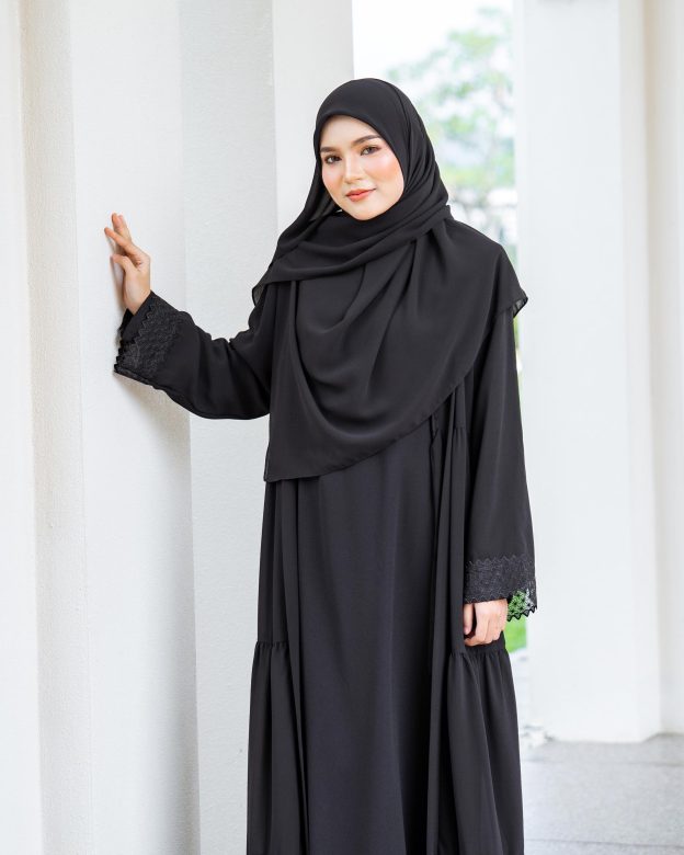 Dress Cardi Ruffle Rumaisa - Matte Black