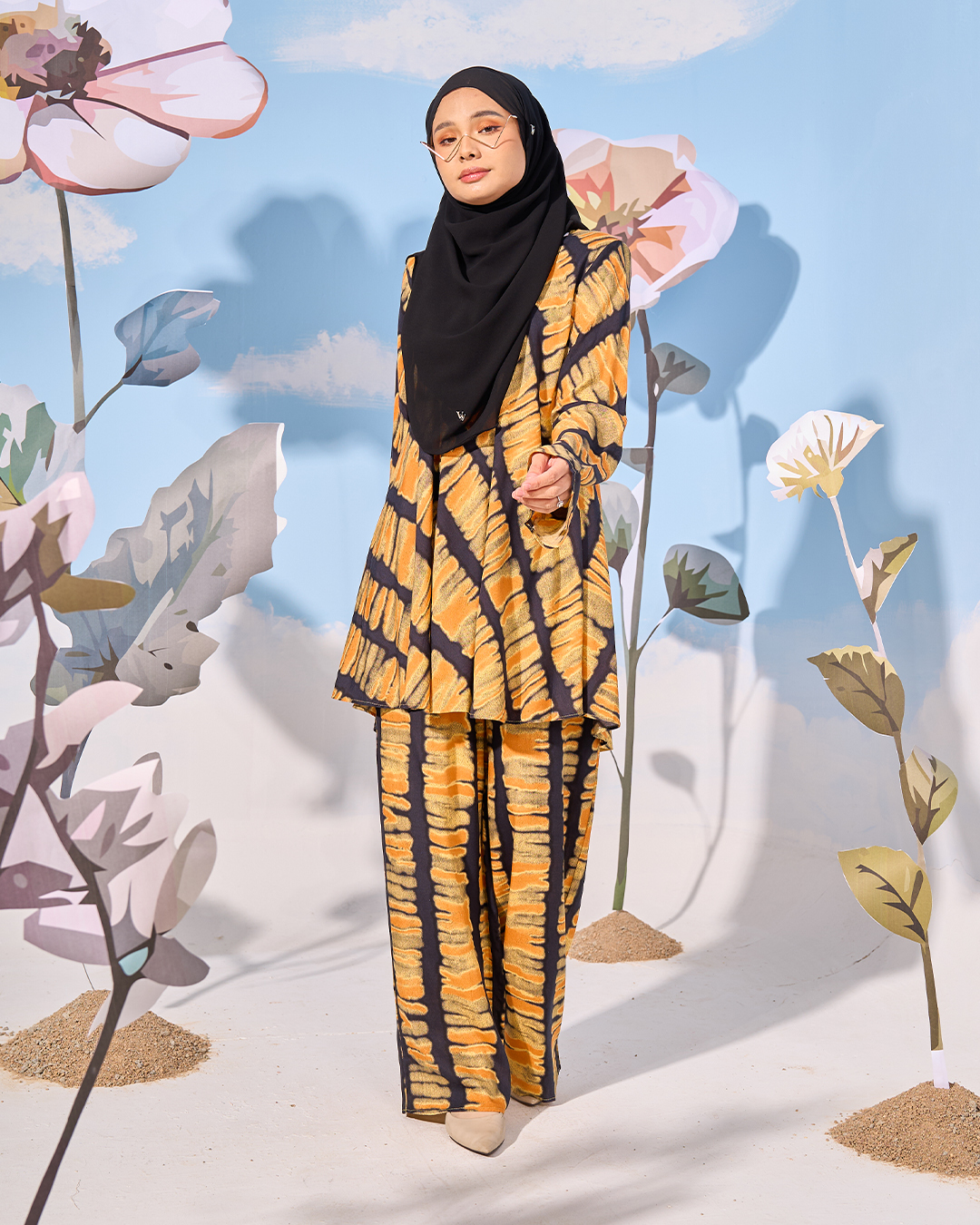 Suit Daisy Laluna X MCC - Golden Black