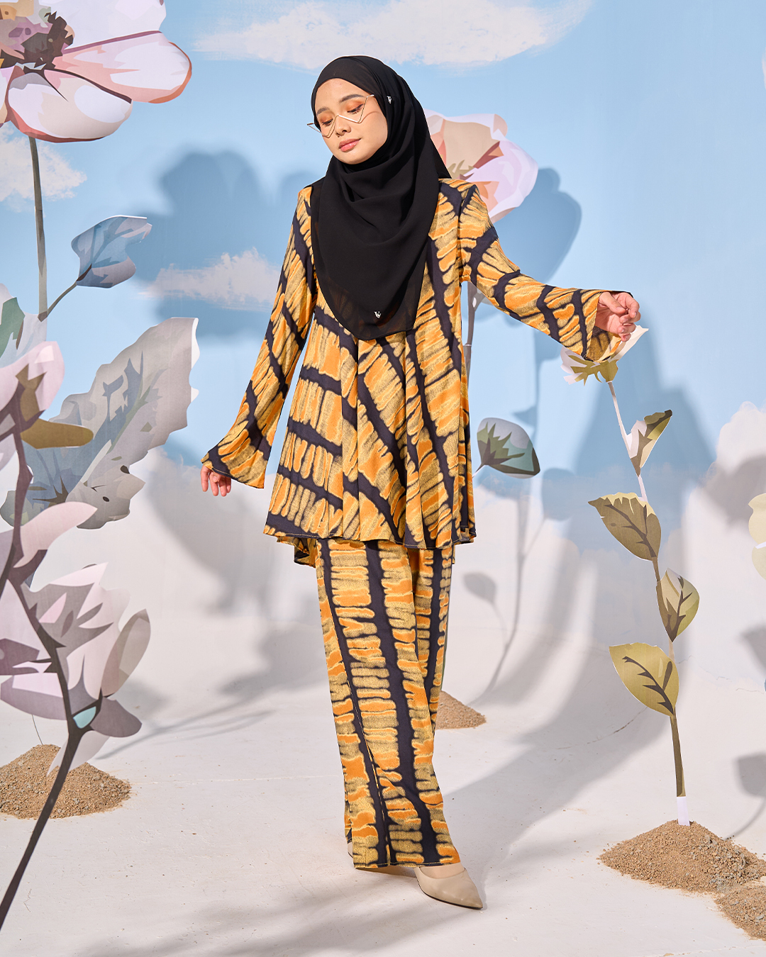 Suit Daisy Laluna X MCC - Golden Black