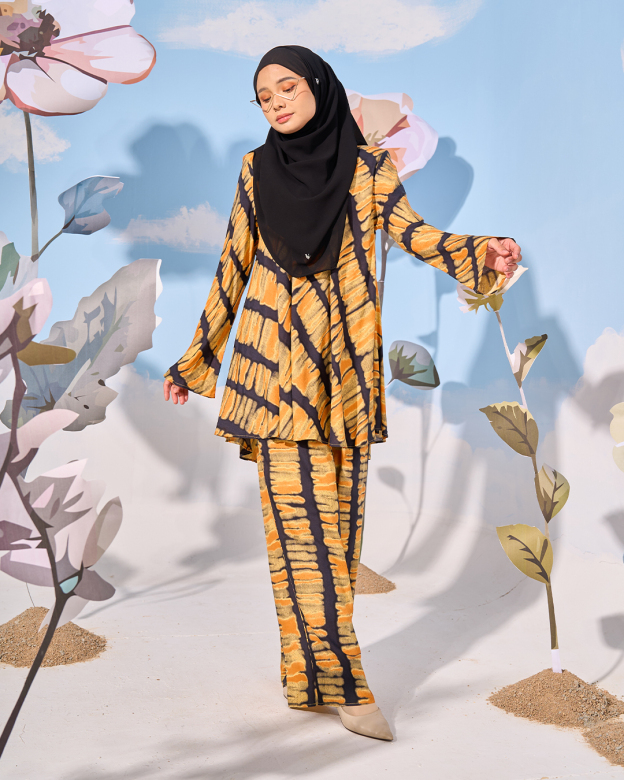 Suit Daisy Laluna X MCC - Golden Black