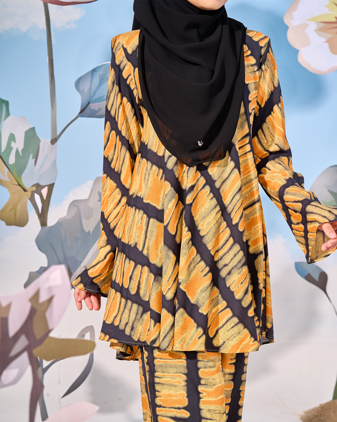 Suit Daisy Laluna X MCC - Golden Black