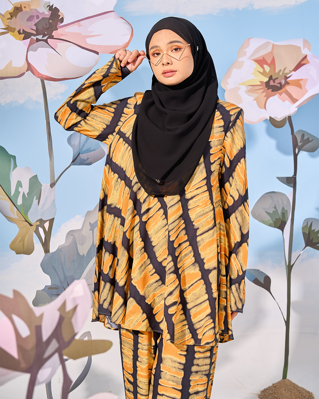 Suit Daisy Laluna X MCC - Golden Black