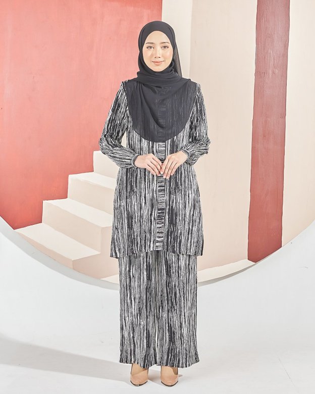 Suit Likita Laluna X MCC - Army Black