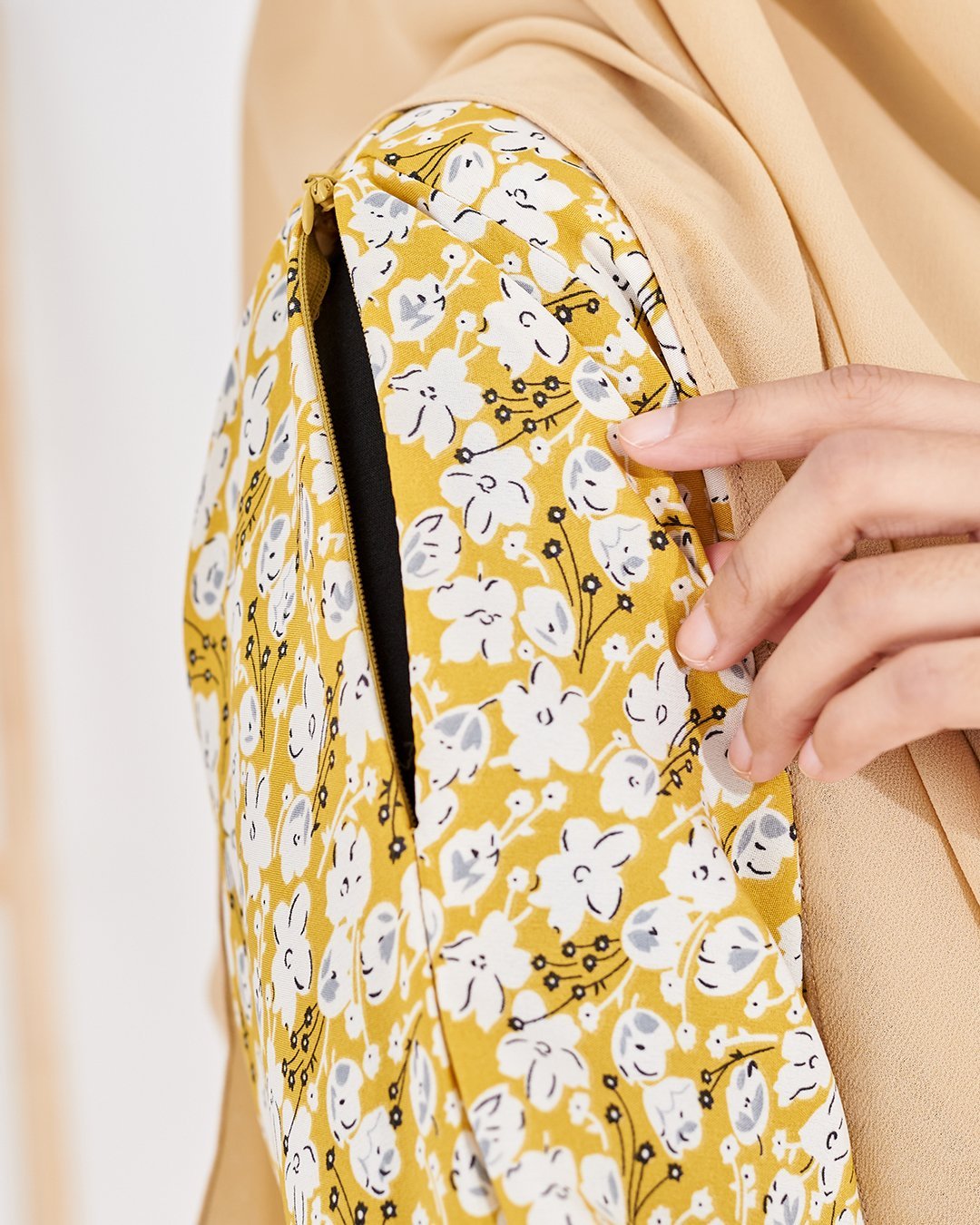 Medi Dress Lashira Laluna X MCC - Medallion Yellow