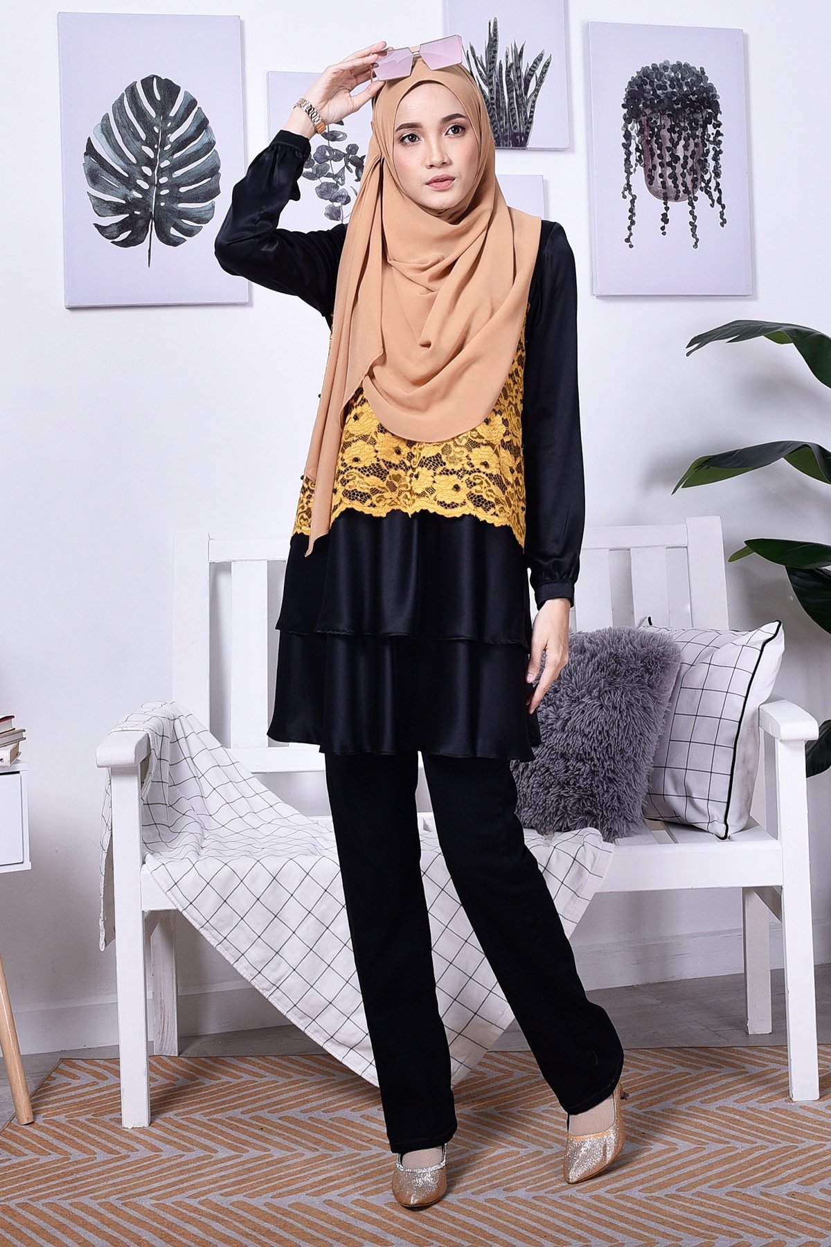 Blouse Lace Baini II - Golden Black