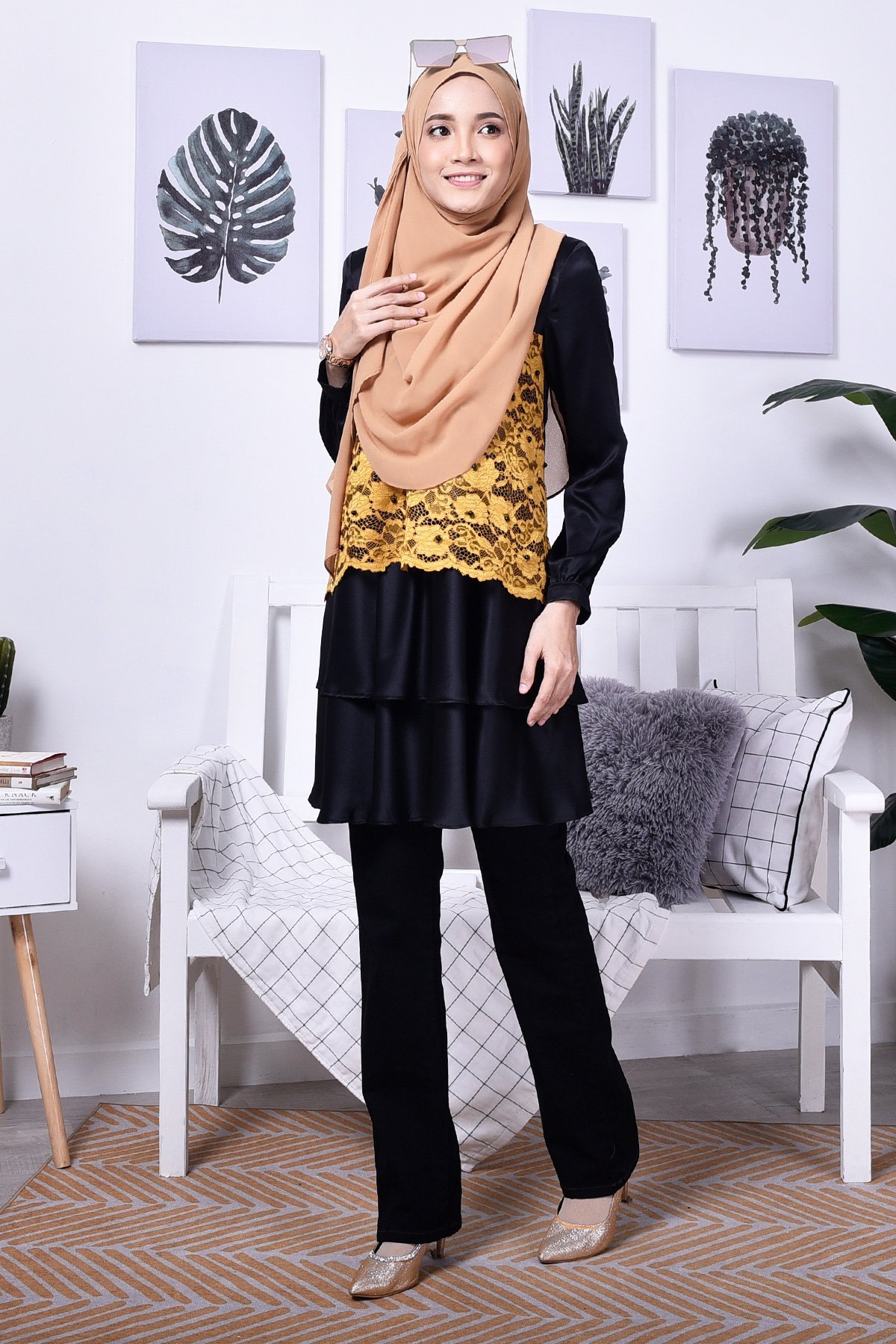 Blouse Lace Baini II - Golden Black