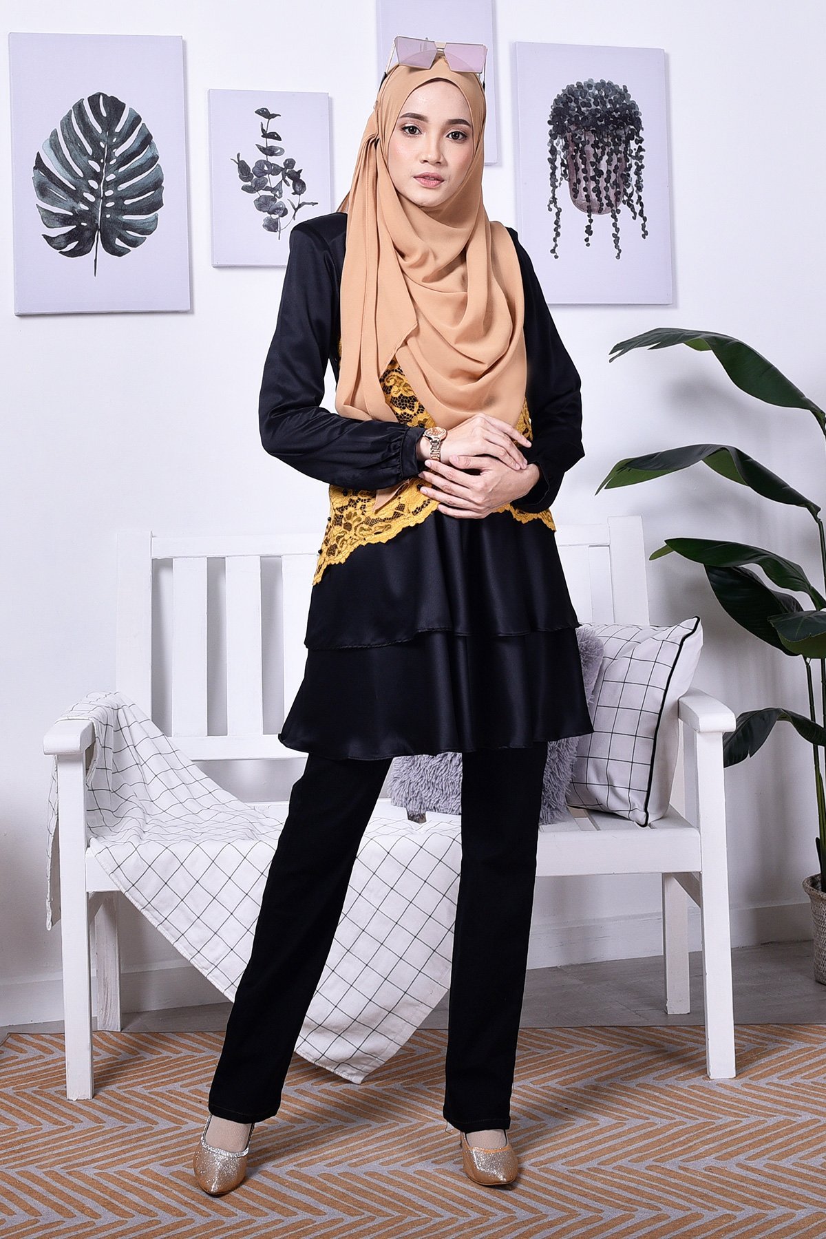 Blouse Lace Baini II - Golden Black