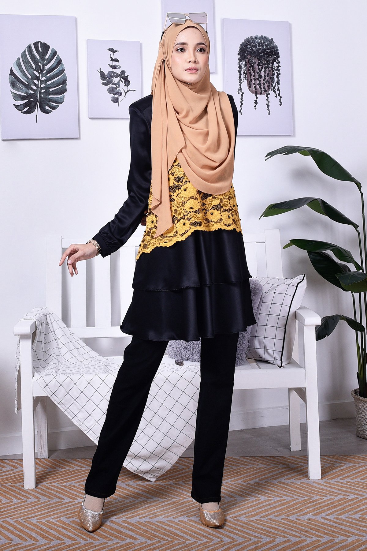 Blouse Lace Baini II - Golden Black