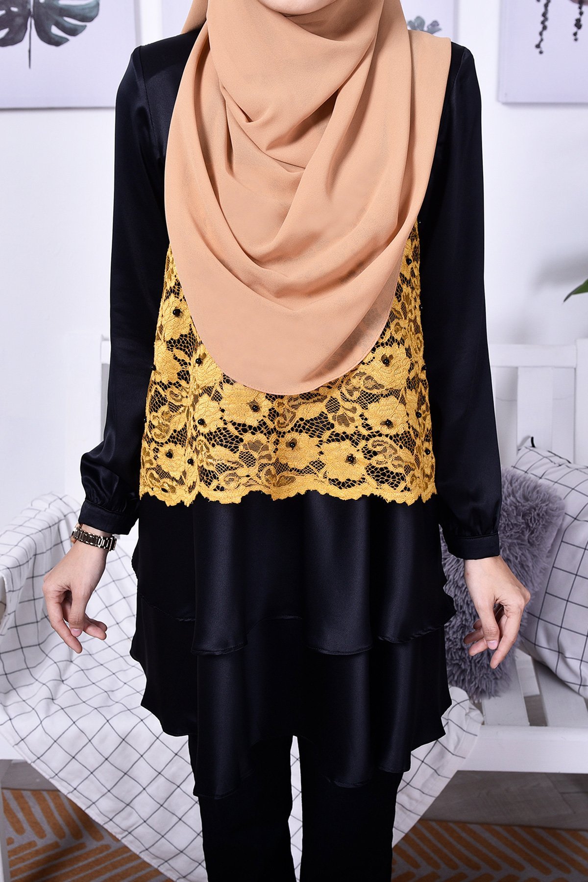 Blouse Lace Baini II - Golden Black