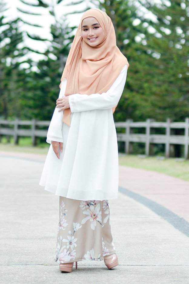 Baju Kurung Barbie Clairemont - White