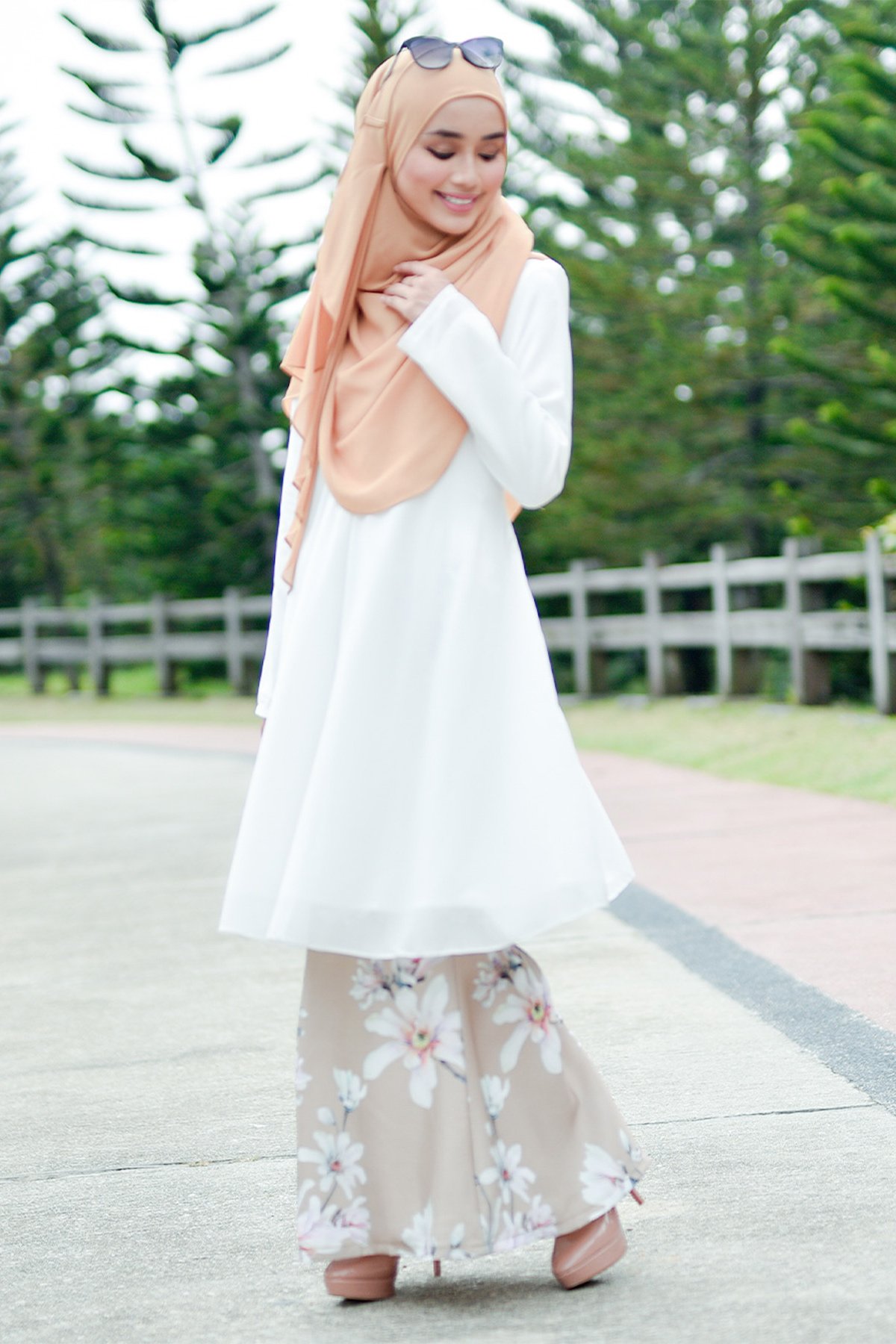 Baju Kurung Barbie Clairemont - White