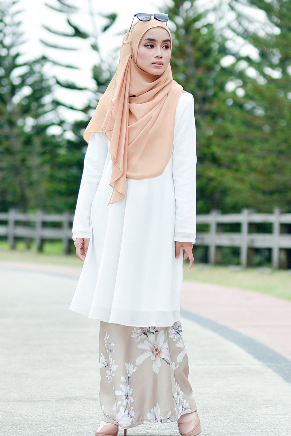 Baju Kurung Barbie Clairemont - White