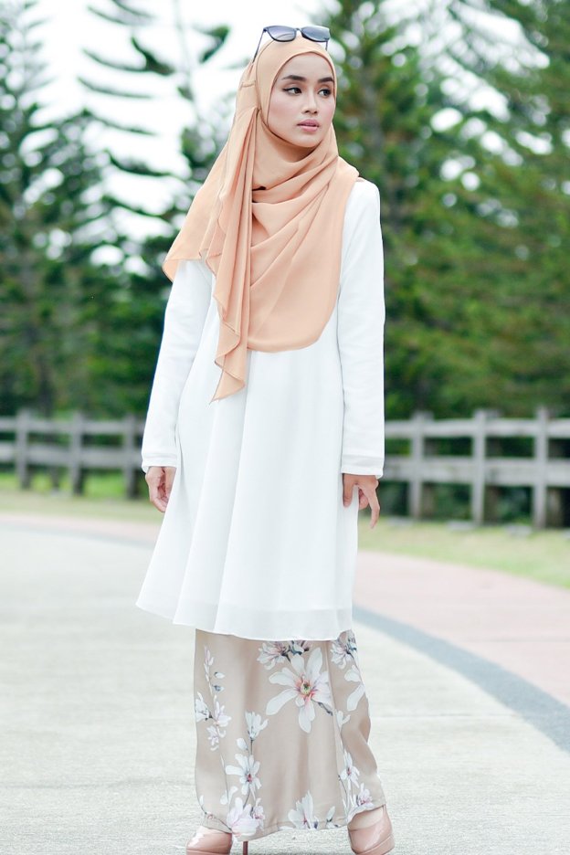 Baju Kurung Barbie Clairemont - White