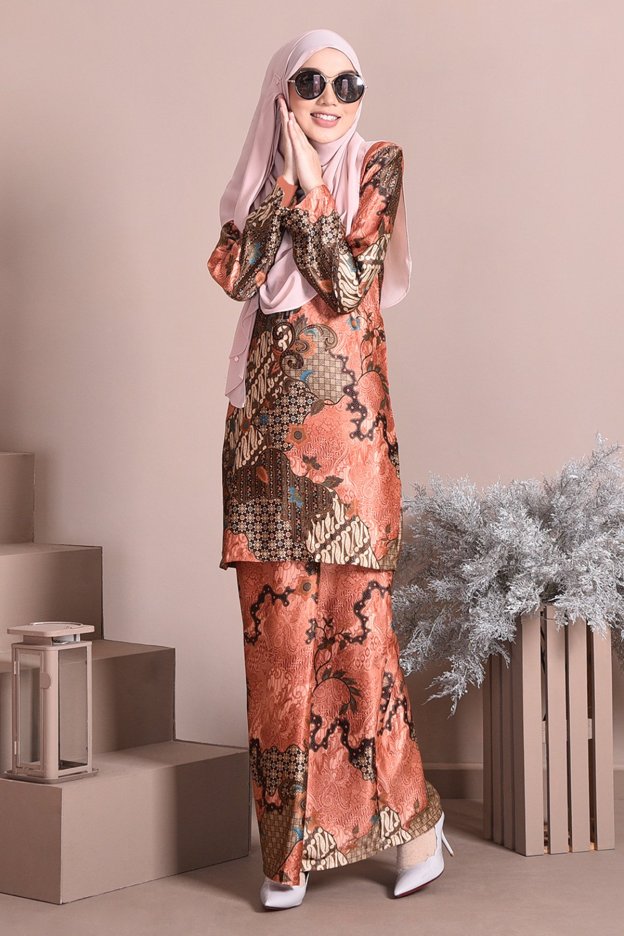 Baju Kurung Batik Satin Silk Narisa - Mandarin Orange