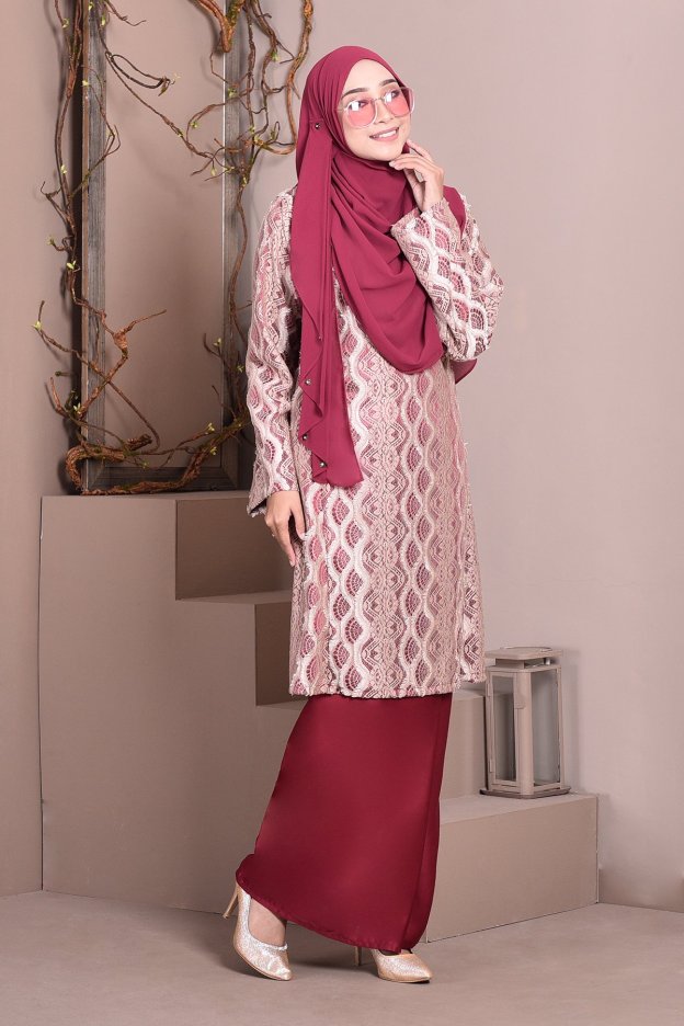Baju Kurung Pahang Lace Gia - Chilli Red