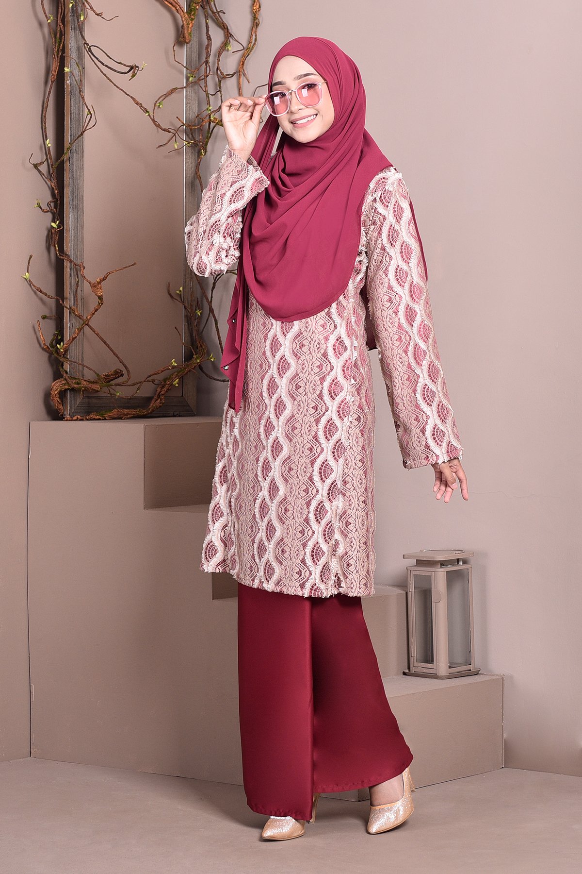 Baju Kurung Pahang Lace Gia - Chilli Red