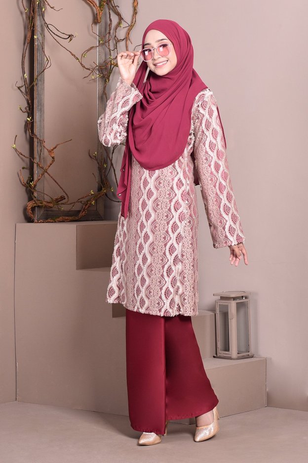 Baju Kurung Pahang Lace Gia - Chilli Red