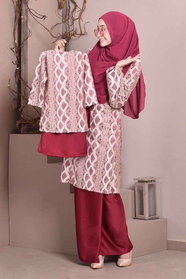 Baju Kurung Pahang Lace Gia Kids - Chilli Red